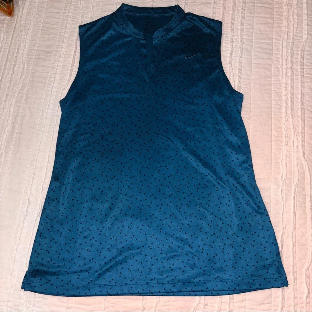Nike women’s medium dri-fit sleeveless blue print golf/tennis/athletic top